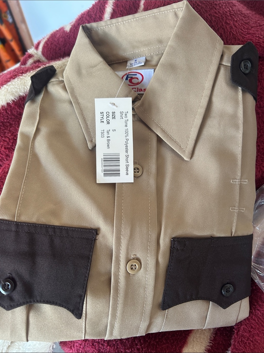 Classic Two-Tone Short Sleeve Shirt in Tan & Dark Brown. New with tags